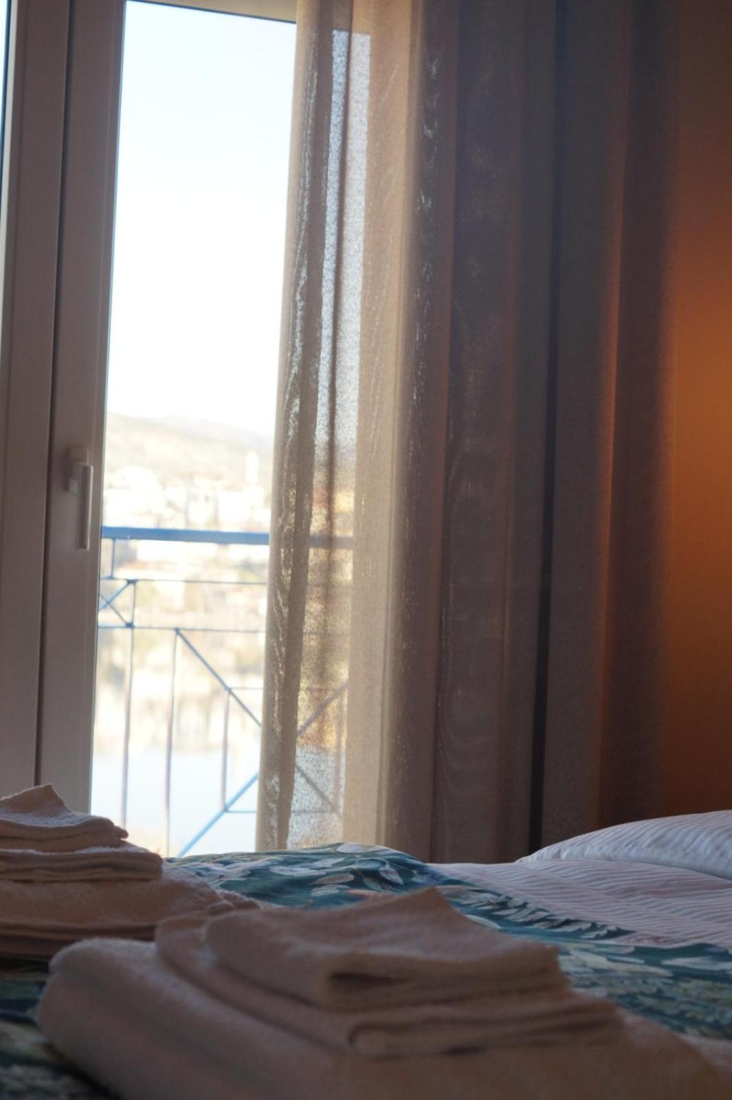 Daphne Luxury Apartment Kastoria Ngoại thất bức ảnh